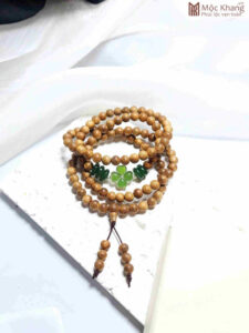 Vòng Trầm Hương Phói Charm cỏ 4 lá Ngọc Bích