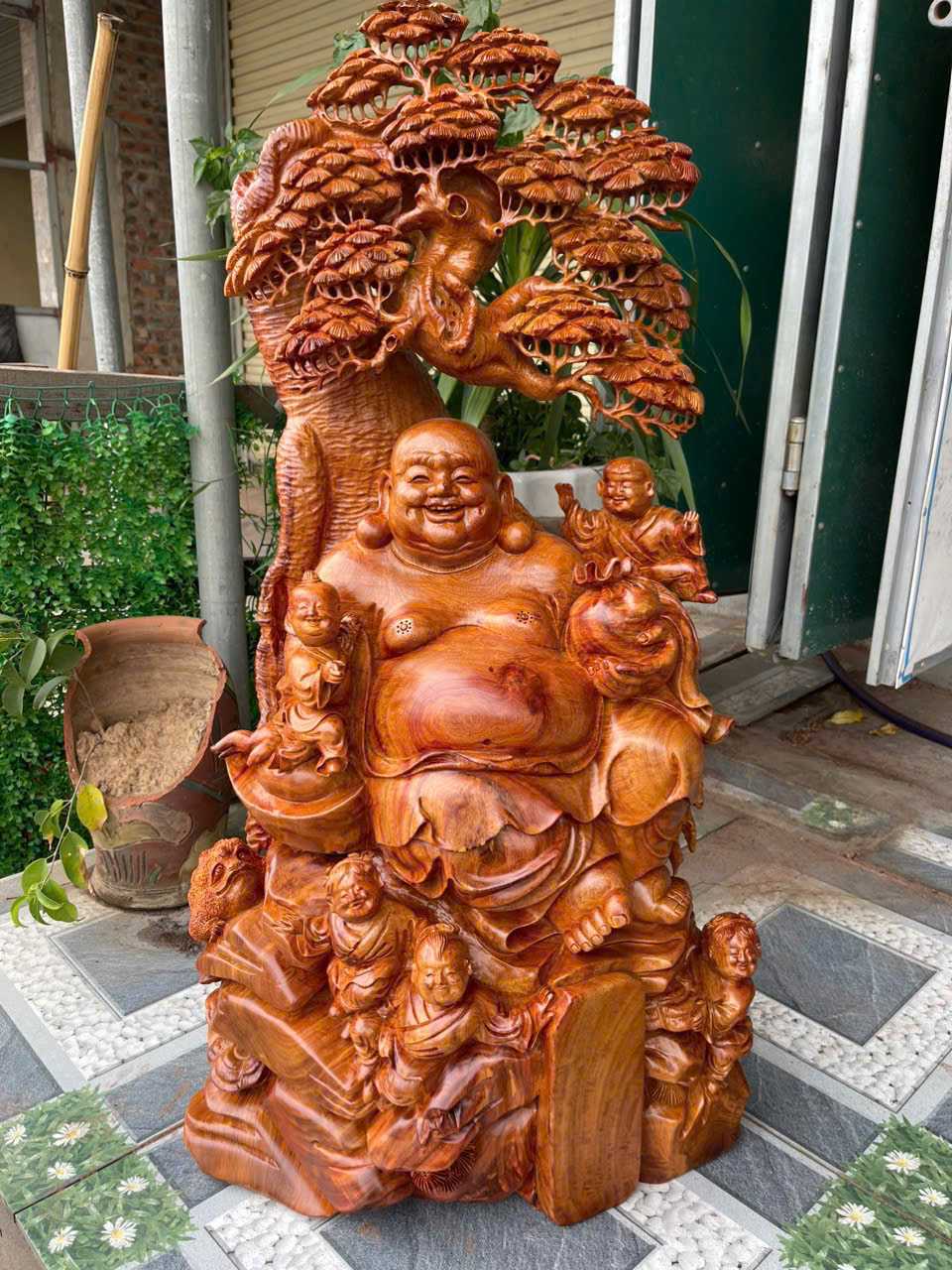 Tượng Phật Di lặc Ngũ Phúc Gốc Tùng Gỗ Hương