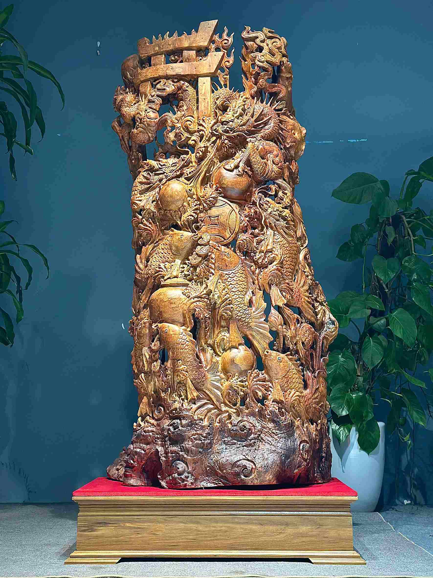 Tác Phẩm Cửu Ngư Hóa Rồng Gỗ Hương Cao 175 (cm)