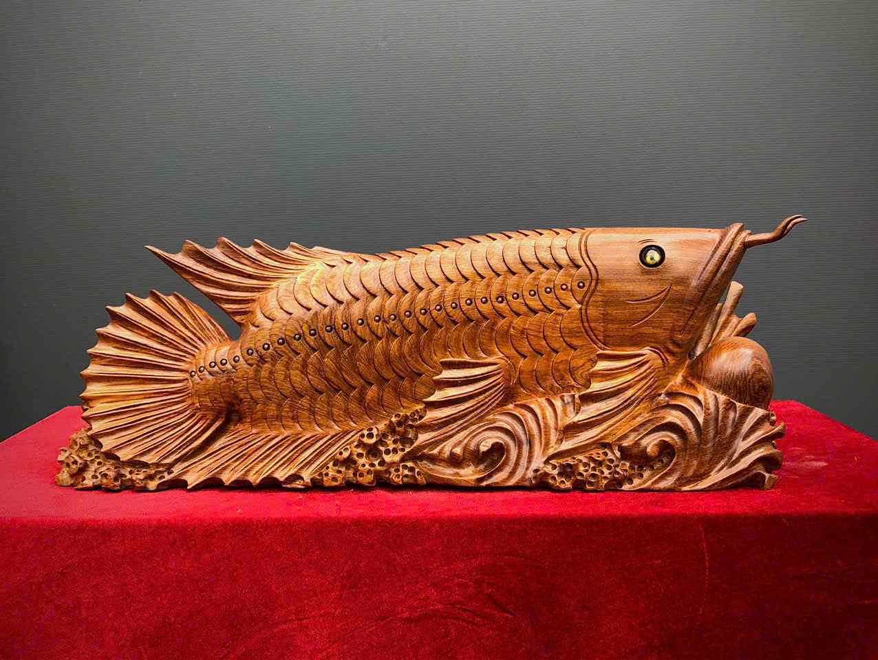 Tượng Cá Kim Long Gỗ Hương Ngang 56 (cm)