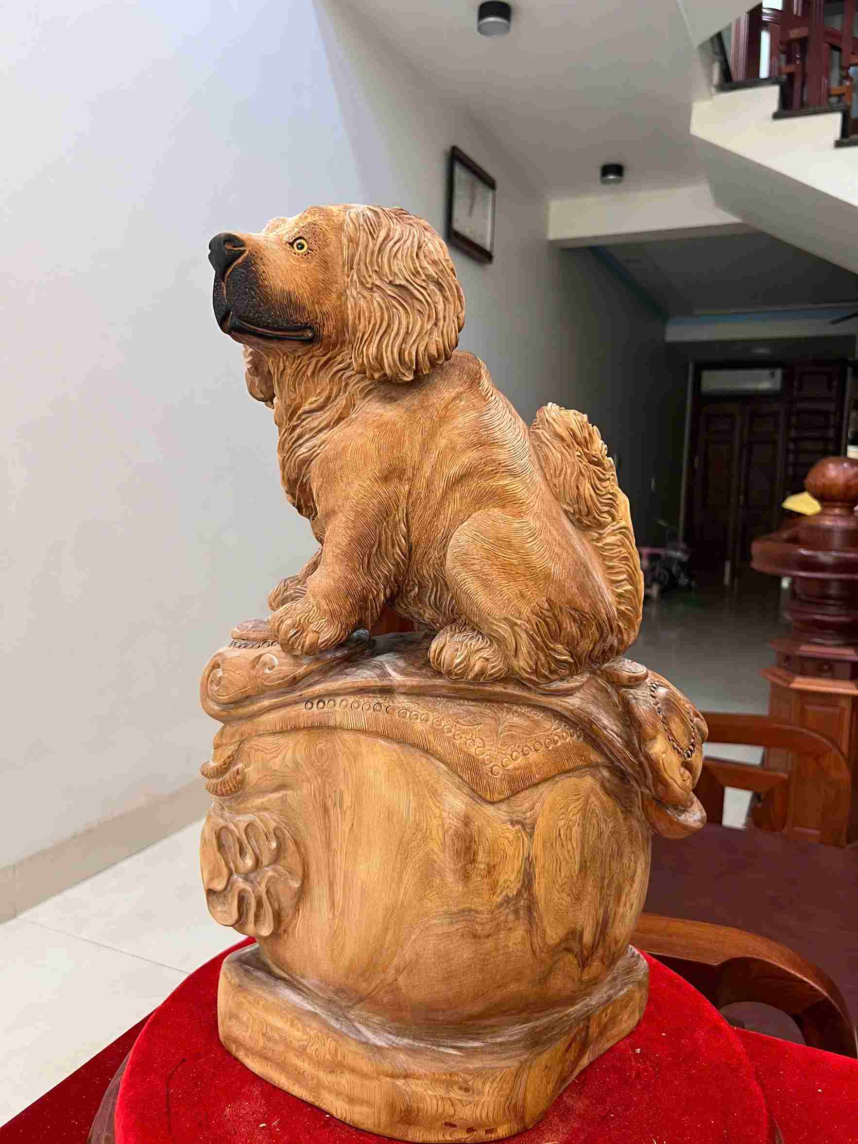 Tượng Cún Ngồi Như Ý Gỗ Ngọc Am Cao 52 (cm)