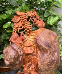 Tượng Nho Sóc Gỗ PơMu Cao 50 (cm)