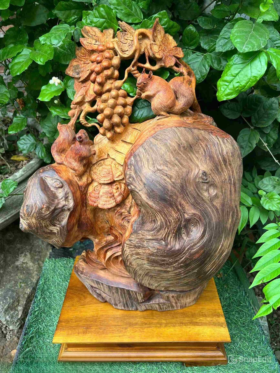 Tượng Nho Sóc Gỗ PơMu Cao 50 (cm)